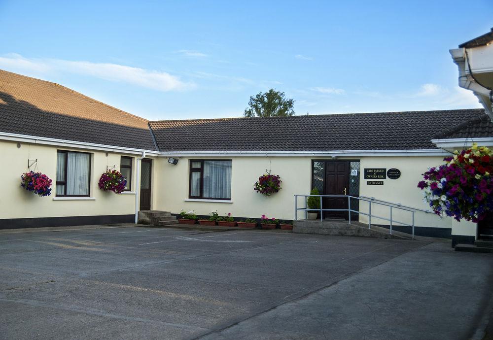 Hillview House Hotel Lusk Exterior photo